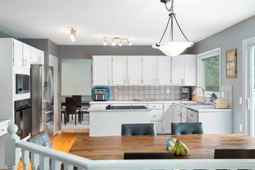 156 Woodfield Road Sw, Calgary, AB - Indoor Photo Showing Other Room