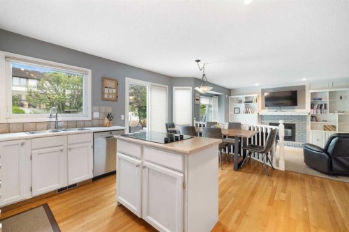 156 Woodfield Road Sw, Calgary, AB - Indoor Photo Showing Other Room