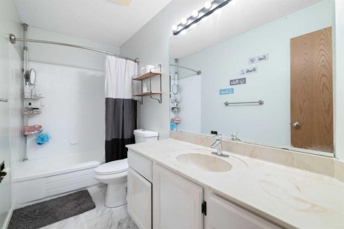 156 Woodfield Road Sw, Calgary, AB - Indoor Photo Showing Bathroom