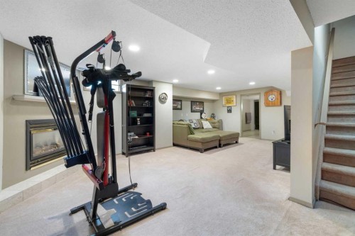 156 Woodfield Road Sw, Calgary, AB - Indoor