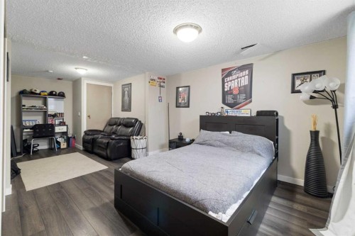156 Woodfield Road Sw, Calgary, AB - Indoor Photo Showing Bedroom
