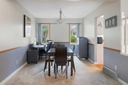 156 Woodfield Road Sw, Calgary, AB - Indoor Photo Showing Dining Room