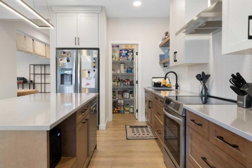 78 Silverton Glen Crescent Sw, Calgary, AB - Indoor Photo Showing Kitchen With Upgraded Kitchen