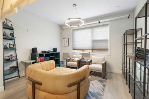 78 Silverton Glen Crescent Sw, Calgary, AB - Indoor Photo Showing Other Room