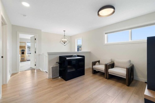 78 Silverton Glen Crescent Sw, Calgary, AB - Indoor Photo Showing Living Room