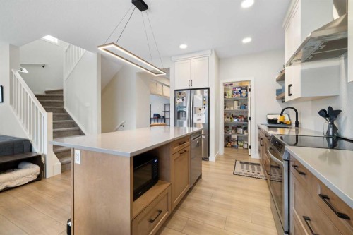 78 Silverton Glen Crescent Sw, Calgary, AB - Indoor Photo Showing Kitchen With Upgraded Kitchen