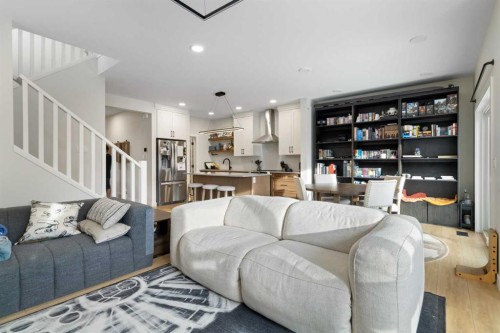 78 Silverton Glen Crescent Sw, Calgary, AB - Indoor Photo Showing Living Room