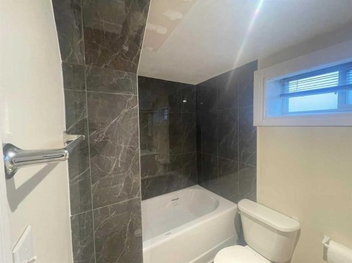 3804 Centre A Street Ne, Calgary, AB - Indoor Photo Showing Bathroom