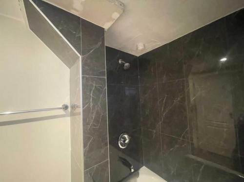 3804 Centre A Street Ne, Calgary, AB - Indoor Photo Showing Bathroom