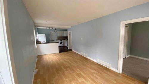 3804 Centre A Street Ne, Calgary, AB - Indoor Photo Showing Kitchen