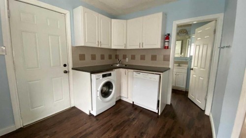 3804 Centre A Street Ne, Calgary, AB - Indoor Photo Showing Laundry Room