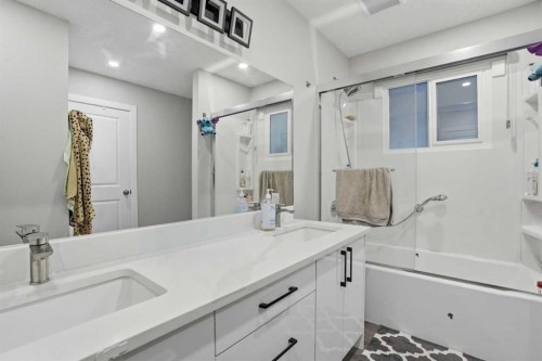 236 Fairview Drive Se, Calgary, AB - Indoor Photo Showing Bathroom