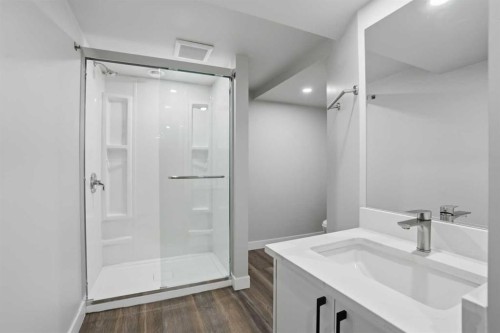 236 Fairview Drive Se, Calgary, AB - Indoor Photo Showing Bathroom