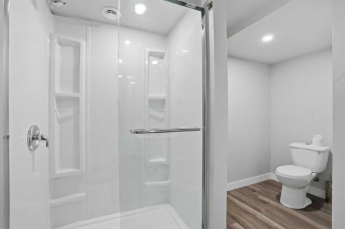 236 Fairview Drive Se, Calgary, AB - Indoor Photo Showing Bathroom