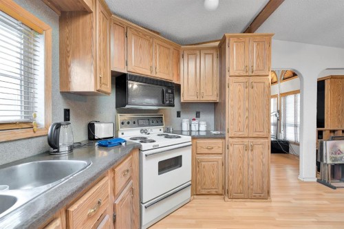 254 Erin Woods Circle Se, Calgary, AB - Indoor Photo Showing Kitchen