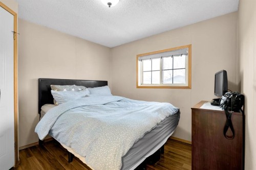 254 Erin Woods Circle Se, Calgary, AB - Indoor Photo Showing Bedroom