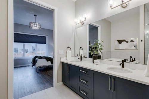 14 Cranbrook Common Se, Calgary, AB - Indoor Photo Showing Bathroom