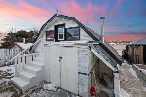 219 Pinemill Road Ne, Calgary, AB - Outdoor