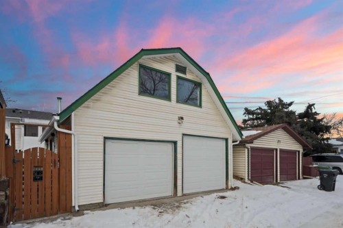 219 Pinemill Road Ne, Calgary, AB - Outdoor With Exterior