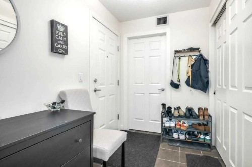 205-2440 34 Avenue Sw, Calgary, AB - Indoor Photo Showing Other Room