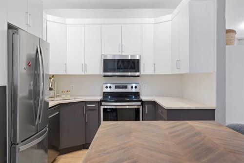 53 Riverside Crescent Se, Calgary, AB - Indoor Photo Showing Kitchen