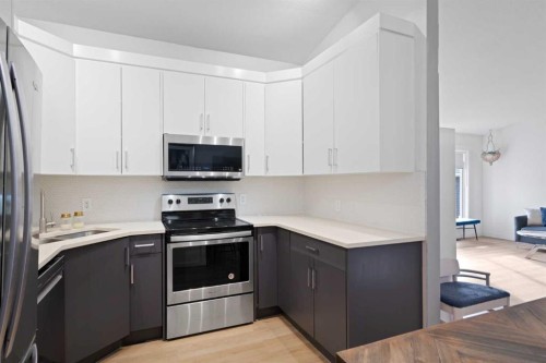 53 Riverside Crescent Se, Calgary, AB - Indoor Photo Showing Kitchen