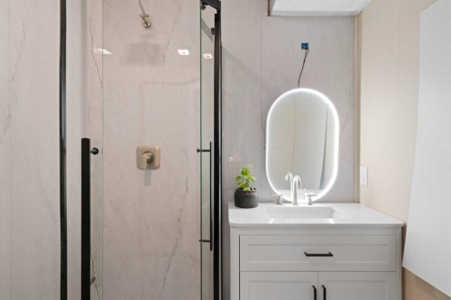 53 Riverside Crescent Se, Calgary, AB - Indoor Photo Showing Bathroom