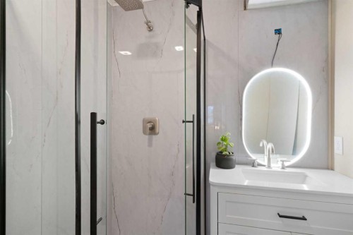 53 Riverside Crescent Se, Calgary, AB - Indoor Photo Showing Bathroom