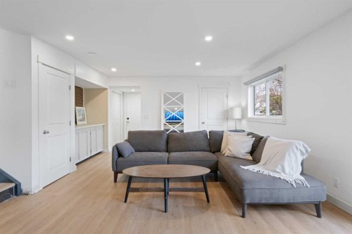 53 Riverside Crescent Se, Calgary, AB - Indoor Photo Showing Living Room