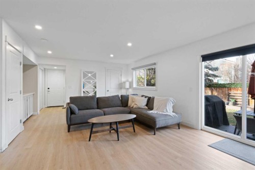 53 Riverside Crescent Se, Calgary, AB - Indoor Photo Showing Living Room