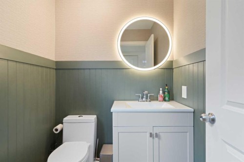 53 Riverside Crescent Se, Calgary, AB - Indoor Photo Showing Bathroom