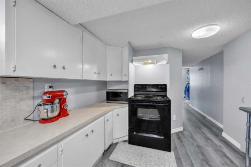 303 Ranchridge Bay Nw, Calgary, AB - Indoor Photo Showing Kitchen