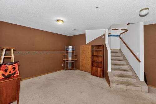 43 Somercrest Circle Sw, Calgary, AB - Indoor Photo Showing Other Room