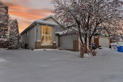 43 Somercrest Circle SW Calgary, AB T2Y 3H1