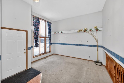 43 Somercrest Circle Sw, Calgary, AB - Indoor Photo Showing Other Room