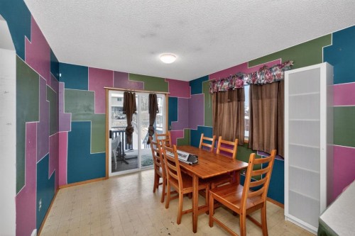 43 Somercrest Circle Sw, Calgary, AB - Indoor Photo Showing Other Room