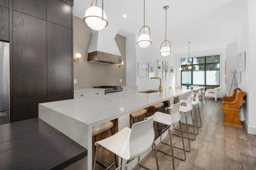 2126B 52 Avenue Sw, Calgary, AB - Indoor