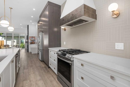 2126B 52 Avenue Sw, Calgary, AB - Indoor Photo Showing Kitchen With Stainless Steel Kitchen With Upgraded Kitchen