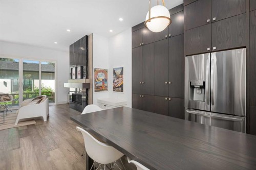 2126B 52 Avenue Sw, Calgary, AB - Indoor