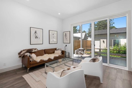 2126B 52 Avenue Sw, Calgary, AB - Indoor Photo Showing Living Room