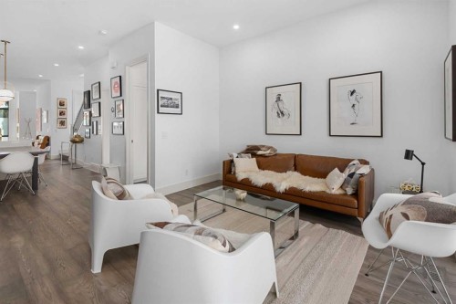 2126B 52 Avenue Sw, Calgary, AB - Indoor Photo Showing Living Room