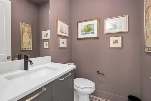 2126B 52 Avenue Sw, Calgary, AB - Indoor Photo Showing Bathroom