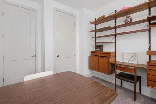 2126B 52 Avenue Sw, Calgary, AB - Indoor