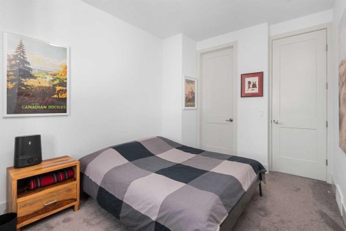 2126B 52 Avenue Sw, Calgary, AB - Indoor Photo Showing Bedroom