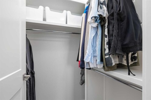 2126B 52 Avenue Sw, Calgary, AB - Indoor With Storage