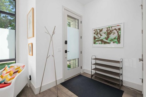 2126B 52 Avenue Sw, Calgary, AB - Indoor Photo Showing Other Room