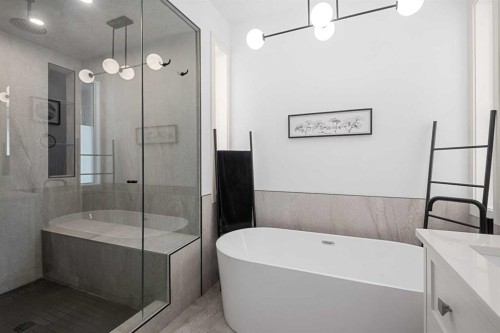2126B 52 Avenue Sw, Calgary, AB - Indoor Photo Showing Bathroom