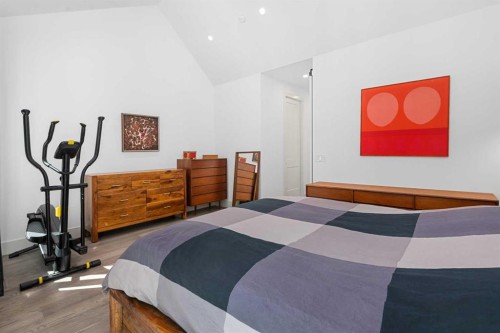 2126B 52 Avenue Sw, Calgary, AB - Indoor Photo Showing Bedroom