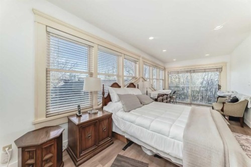 342 Superior Avenue Sw, Calgary, AB - Indoor Photo Showing Bedroom