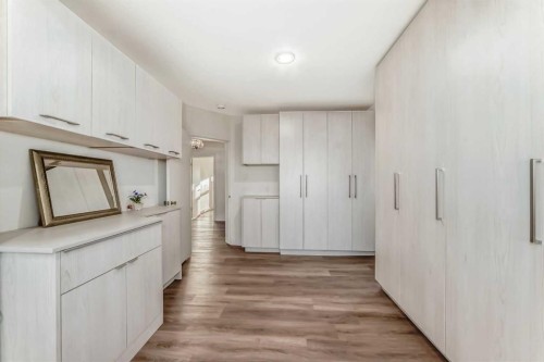 342 Superior Avenue Sw, Calgary, AB - Indoor Photo Showing Other Room